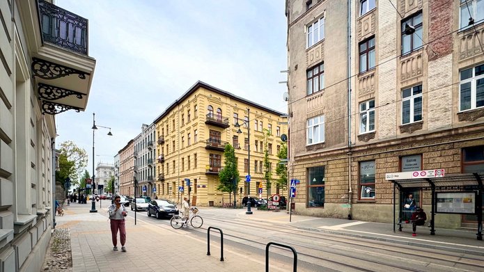 stare-polesie Ulica z zabudową kamieniczną w śródmieściu Łodzi